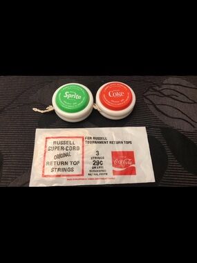 VINTAGE Coca Cola Green and Red Sprite & Coke Yo-Yos